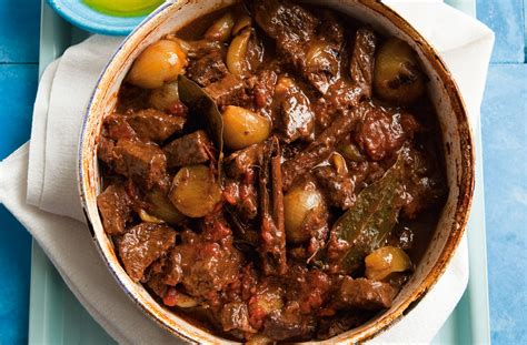 How much fat is in beef stifado - calories, carbs, nutrition