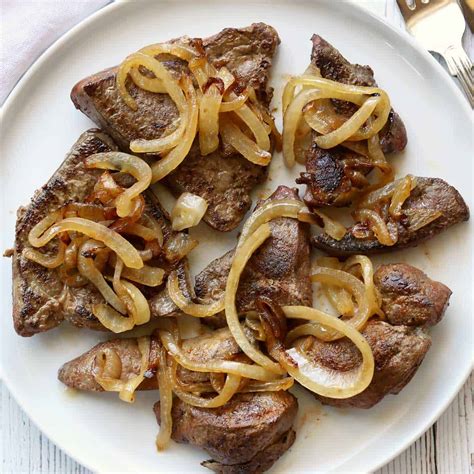 How much fat is in beef tips with grilled onions & peppers - calories, carbs, nutrition
