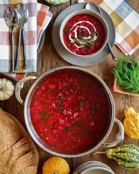 How much fat is in beet and cabbage borscht - calories, carbs, nutrition