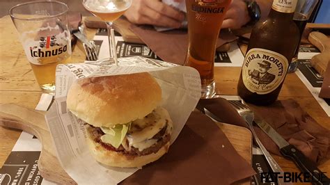 How much fat is in bier haus cheeseburger - calories, carbs, nutrition