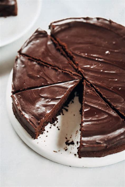 How much fat is in big 'ol chocolate cake - calories, carbs, nutrition