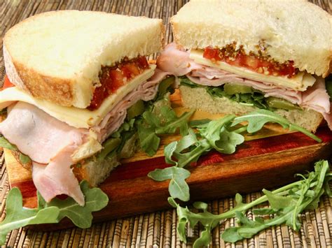 How much fat is in big mondo 6 inch ploughman sandwich - calories, carbs, nutrition