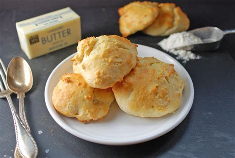 How much fat is in biscuit with bacon & scrambled egg whites - calories, carbs, nutrition