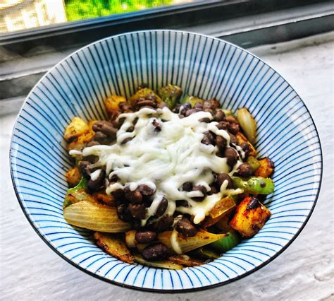 How much fat is in black bean fajita bowl - calories, carbs, nutrition