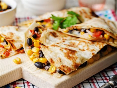 How much fat is in black bean quesadilla (41990.0) - calories, carbs, nutrition