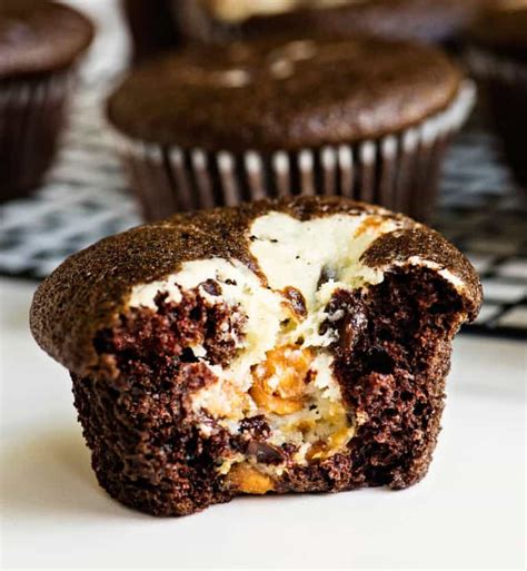 How much fat is in black bottom cupcake - calories, carbs, nutrition