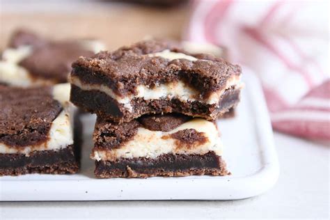 How much fat is in black white cheesecake brownies - calories, carbs, nutrition