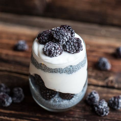 How much fat is in blackberry lemon parfait - calories, carbs, nutrition