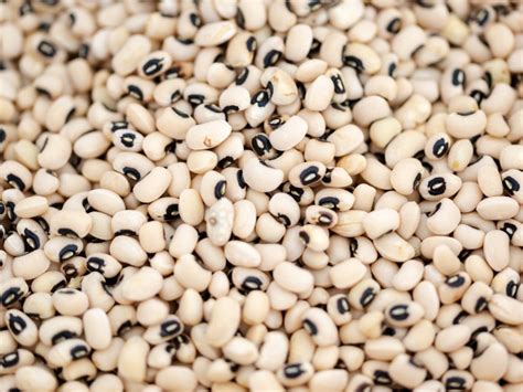 How much fat is in blackeyed peas - calories, carbs, nutrition