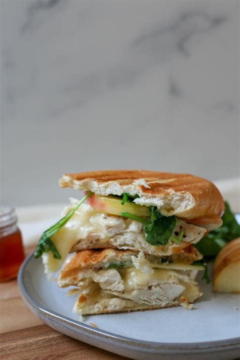 How much fat is in blue cheese, chicken and apple panini - calories, carbs, nutrition