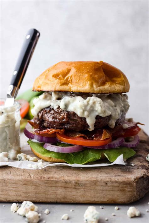 How much fat is in blue cheese burger - calories, carbs, nutrition