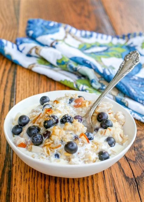 How much fat is in blueberries and cream oatmeal - calories, carbs, nutrition