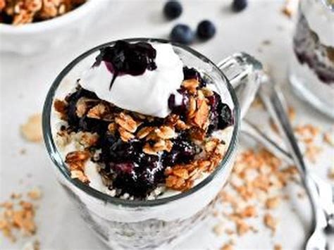 How much fat is in blueberry and granola parfait - calories, carbs, nutrition