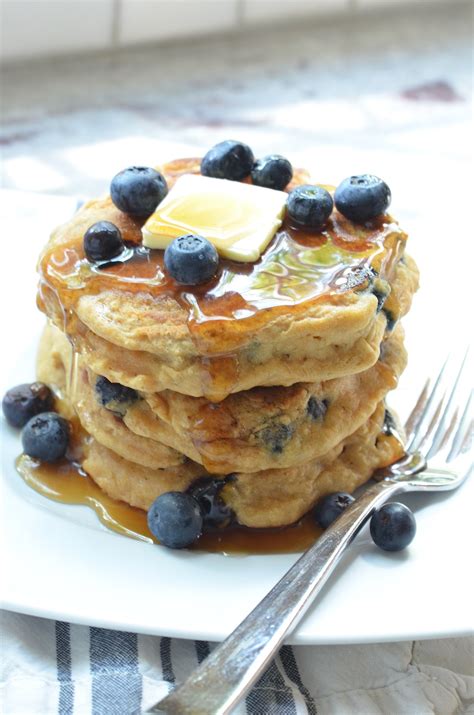 How much fat is in blueberry buttermilk pancakes - calories, carbs, nutrition