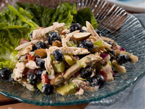 How much fat is in blueberry chicken salad with almonds - calories, carbs, nutrition