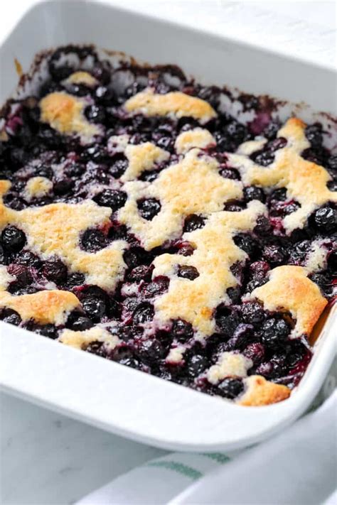 How much fat is in blueberry cobbler - calories, carbs, nutrition