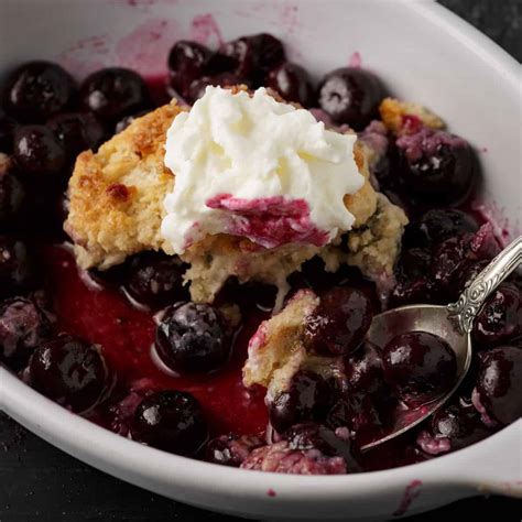 How much fat is in blueberry cobbler sweet shot - calories, carbs, nutrition