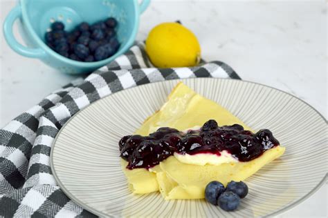 How much fat is in blueberry cream cheese crepe - calories, carbs, nutrition