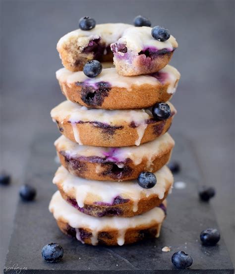 How much fat is in blueberry donut - calories, carbs, nutrition