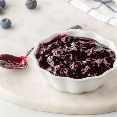 How much fat is in blueberry sauce - calories, carbs, nutrition