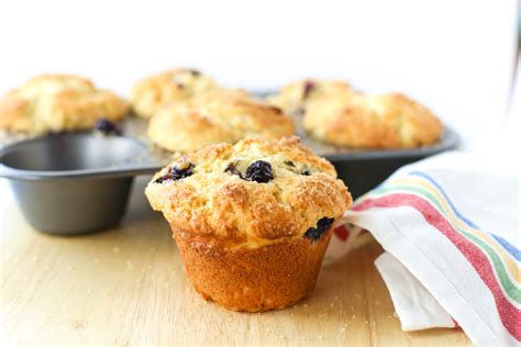 How much fat is in blueberry sour cream muffin - calories, carbs, nutrition