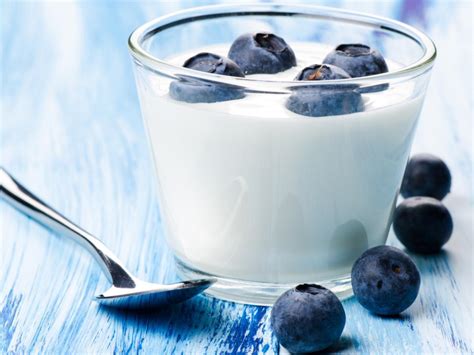 How much fat is in blueberry yogurt - calories, carbs, nutrition