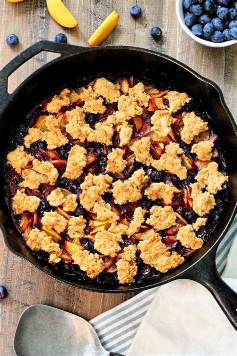 How much fat is in blueberry-peach cobbler - calories, carbs, nutrition