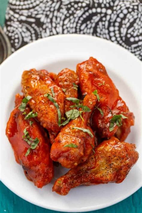 How much fat is in boneless sriracha bbq chicken wings - calories, carbs, nutrition