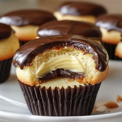 How much fat is in boston cream cupcake - calories, carbs, nutrition