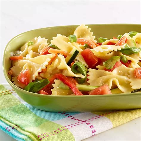 How much fat is in bow tie vegetable casserette - calories, carbs, nutrition