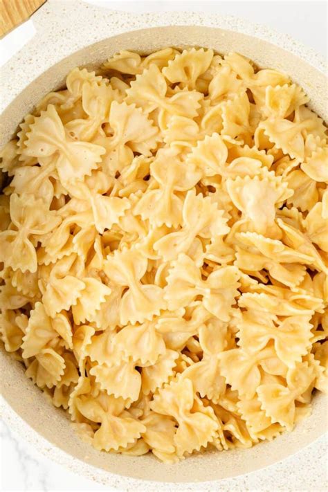 How much fat is in bowtie pasta - calories, carbs, nutrition