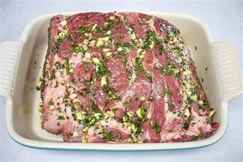 How much fat is in braised pork butt, garlic herb - calories, carbs, nutrition