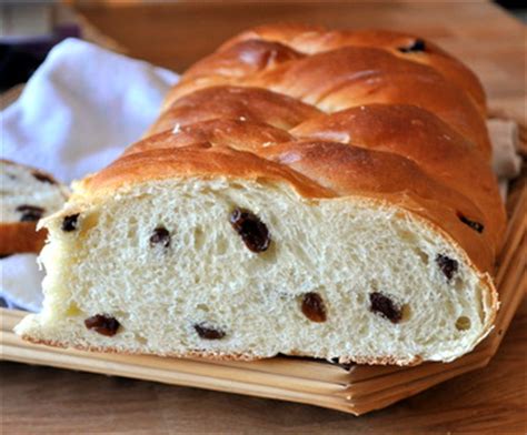 How much fat is in bread, challah raisin (bostwick) - calories, carbs, nutrition