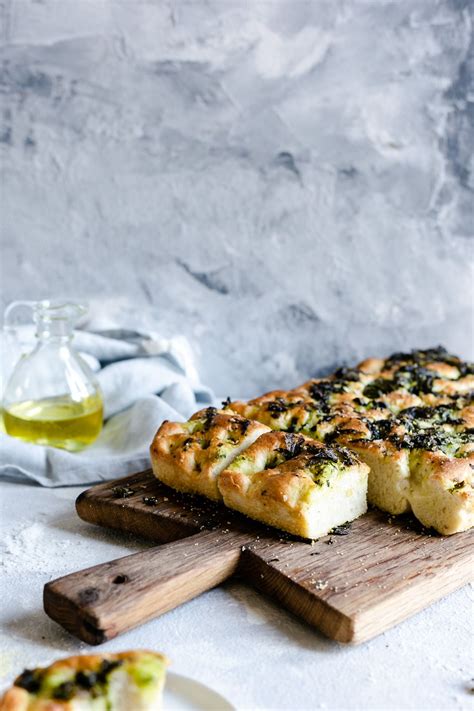 How much fat is in bread focaccia black pepper hsp slc=3x4 - calories, carbs, nutrition