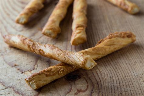 How much fat is in breadstick - calories, carbs, nutrition