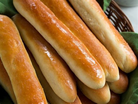 How much fat is in breadsticks - calories, carbs, nutrition