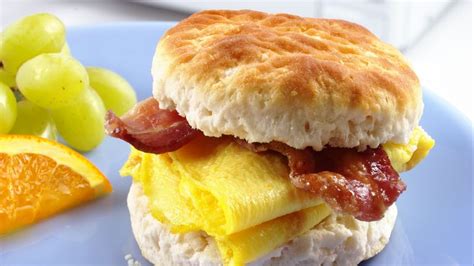 How much fat is in breakfast biscuit w/ egg & sausage - calories, carbs, nutrition