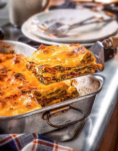 How much fat is in breakfast lasagna - calories, carbs, nutrition