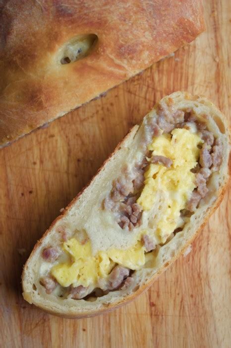 How much fat is in breakfast meat stromboli - calories, carbs, nutrition