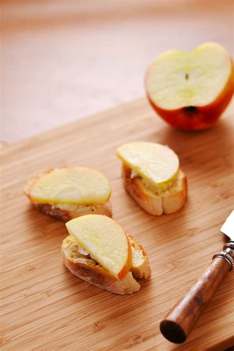 How much fat is in brie, apple and walnut parfait - calories, carbs, nutrition