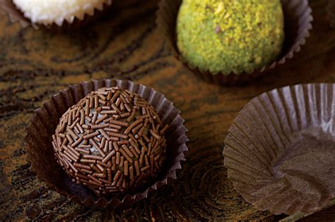 How much fat is in brigadeiro - calories, carbs, nutrition