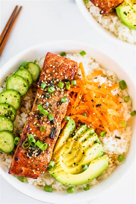 How much fat is in brkf bowl salmon rice & kale dukkah - calories, carbs, nutrition