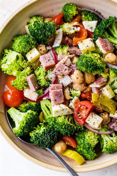 How much fat is in broccoli, basil and pasta salad - calories, carbs, nutrition