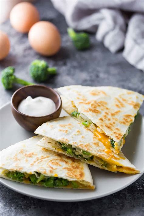 How much fat is in broccoli breakfast quesadilla - calories, carbs, nutrition