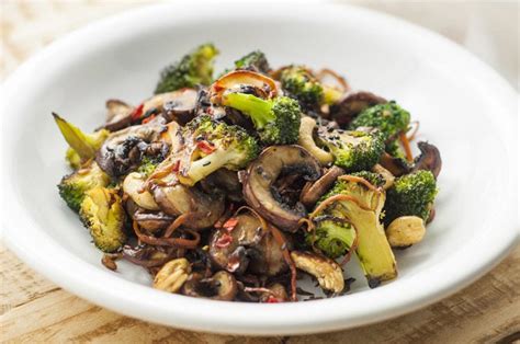 How much fat is in broccoli mushroom pepper melt - calories, carbs, nutrition