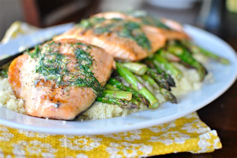 How much fat is in broiled salmon with dill butter - 4 oz - calories, carbs, nutrition