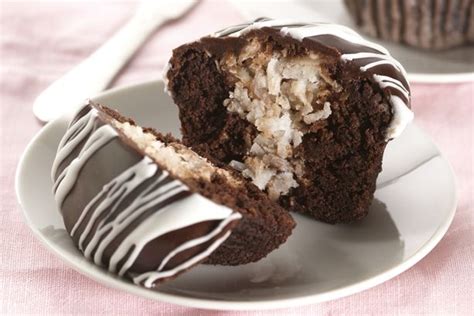 How much fat is in brownie macaroon cupcakes - calories, carbs, nutrition