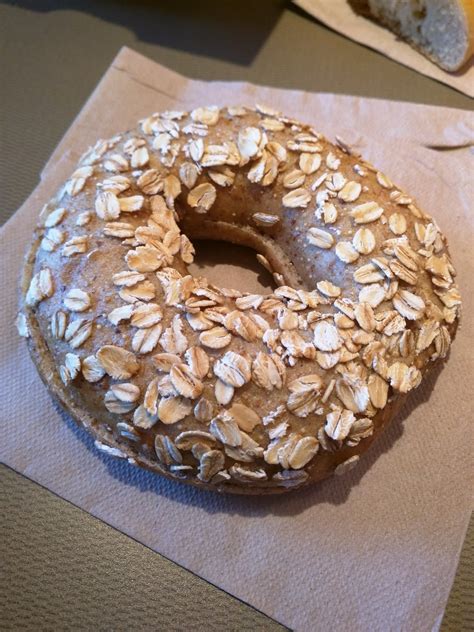 How much fat is in bruegger's bagel, honey grain - calories, carbs, nutrition