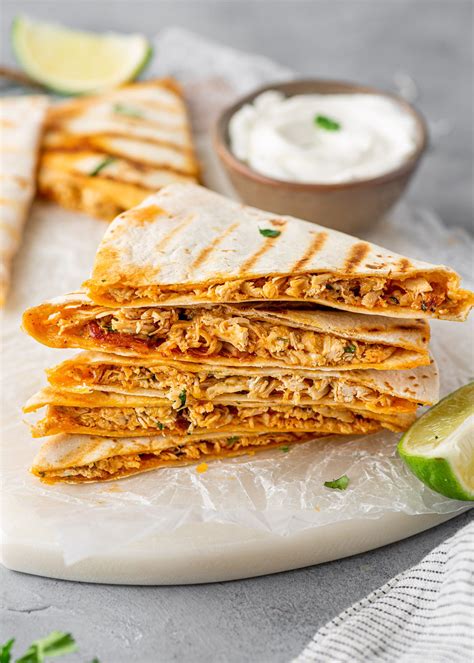 How much fat is in buffalo chicken quesadilla with sour cream and salsa - calories, carbs, nutrition