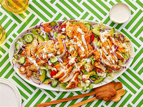 How much fat is in buffalo chicken salads - calories, carbs, nutrition